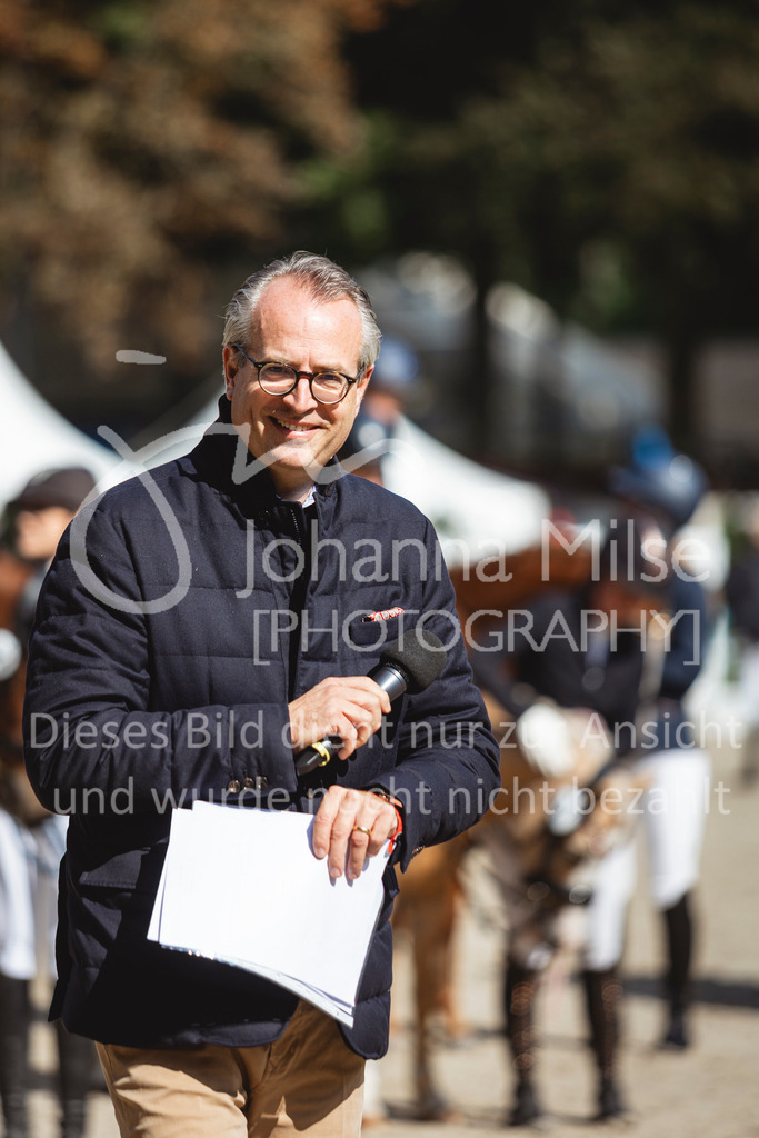 240915_OWLCh_FuehrzuegelWB-698 | Deine schönsten Turniermomente als professionelle Fotos! Entdecke hochwertige Pferdesport-Fotografie im Online-Shop. Jetzt Fotos finden & bestellen!