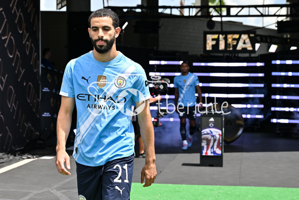 Juventus Turin - Manchester City | im Bild Rayan AIT-NOURI (Manchester City 21) auf dem Weg zum Spielfeld / Einzelfoto / Freisteller / FIFA Club World Cup: Juventus Turin - Manchester City, Camping World Stadium am 26.06.2025 / NOT FOR SALE IN USA