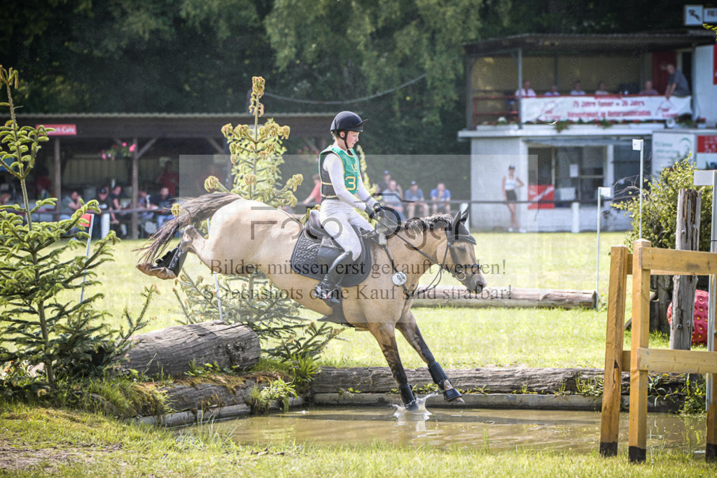 DOS_0082 | Entdecke hochwertige Reitturnierfotos von Foto Oger. Professionell, emotional und authentisch – jetzt Lieblingsmomente im Shop bestellen. - Realisiert mit Pictrs.com