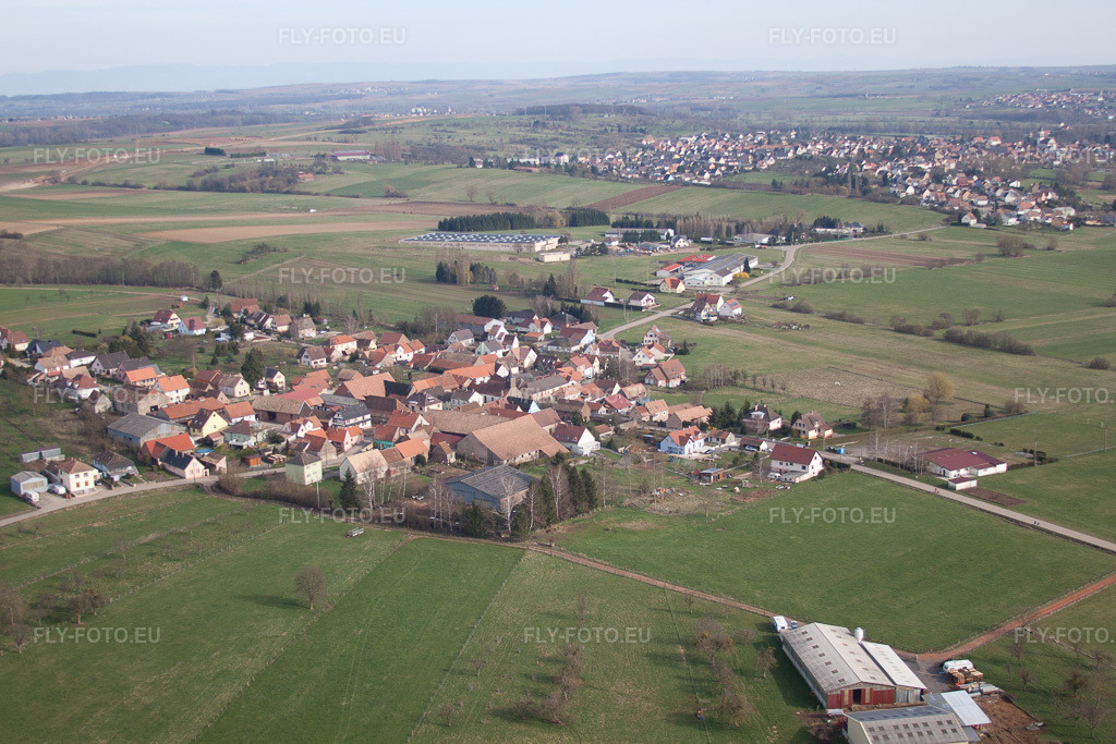 Vue aérienne: Vue de la ville à Steinbourg dans le département Bas Rhin, France. Photo: IMG_38572.jpg prise le 20/03/2011 par Werner Riehm/FLY-FOTO.eu – Résolution de l'original: 4752 x 3168 px