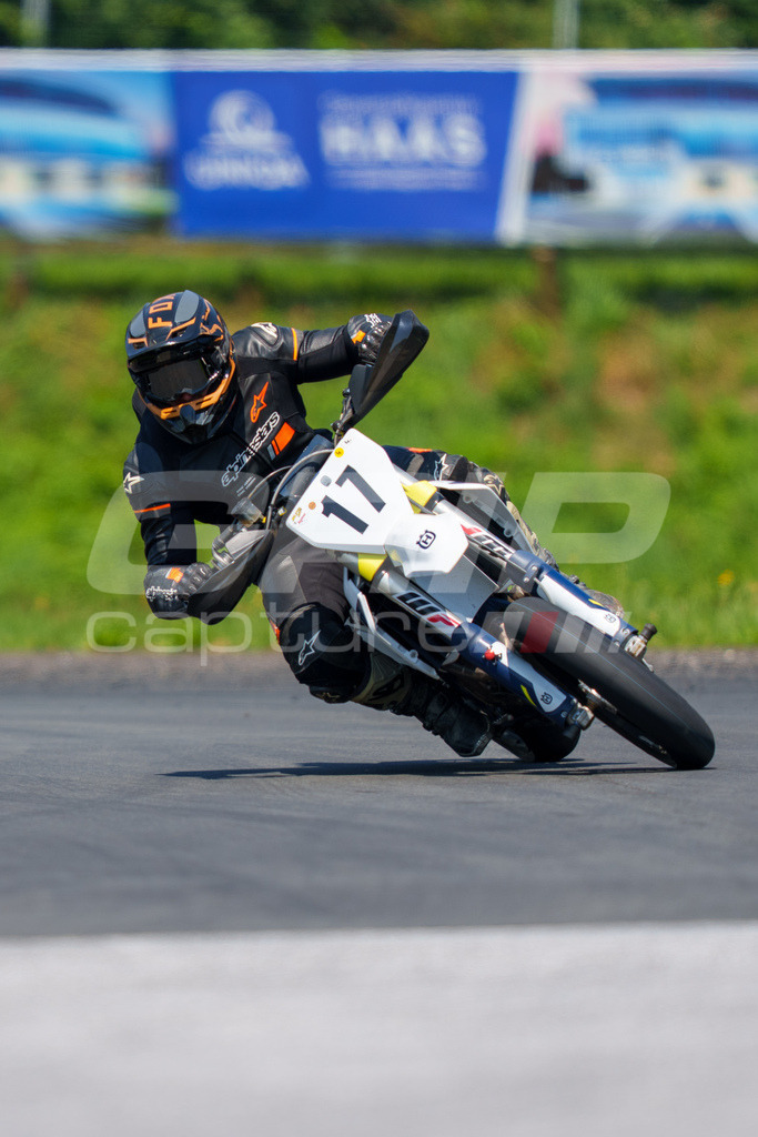 G-Cup + Supermoto Staatsmeisterschaft + Hungarian Supermoto Championship | GRIPcapture steht für authentische Sportfotografie in Österreich – für Momente, die mehr sind als Geschwindigkeit oder Ergebnis. Es geht um Emotion, Spannung, Fokus und den Augenblick, der oft nur einen Wimpernschlag dauert.Ob Motorsport, Teamsport oder 