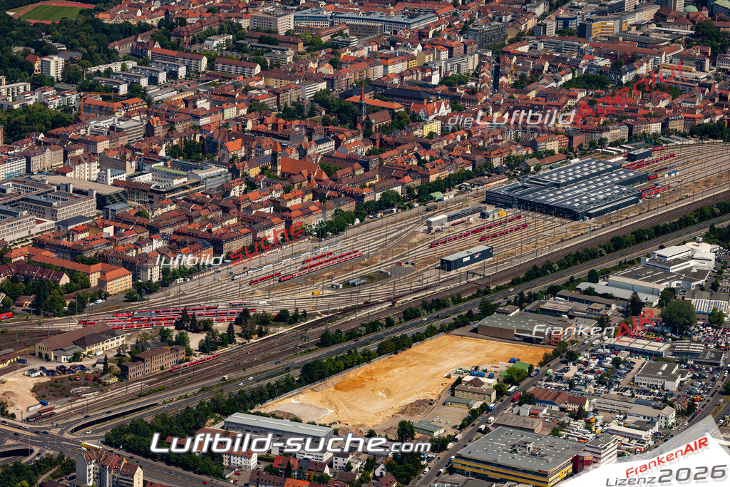 Aktuelles Luftbild von hauptbahnhof Nürnberg - Die Luftaufnahme wurde 2020 mittels UL-Flugzeug erstellt ( keine Drohne ) - hochauflösende Kamera-Systeme von  Canon -Beste Qualität - Für grossformatige Ausdrucke geeignet. Die Geschenkidee !