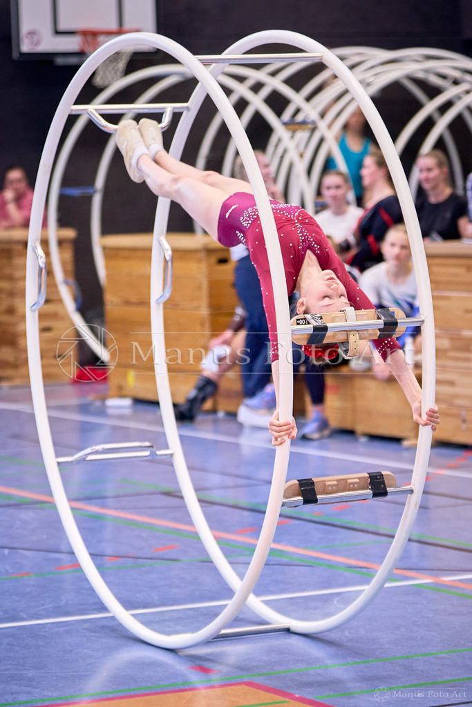 C-DSC04245 | Professionelle Sportfotografie in Hamburg, Schleswig-Holstein und Niedersachsen – spezialisiert auf Rhönrad, Geräteturnen, Leistungsturnen und rhythmische Sportgymnastik. Bundesweite Begleitung von Rhönrad-Events. Jetzt Sport-Fotos - Realisiert mit Pictrs.com