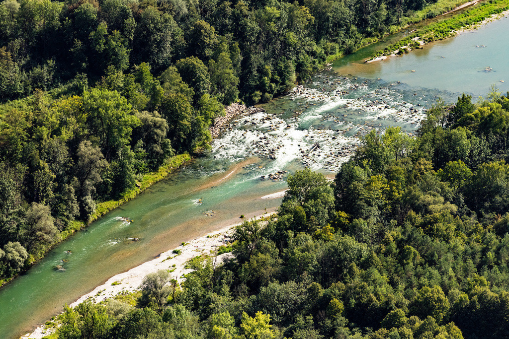 dr__0010840.jpg | MüNCHEN 13.07.2018 Uferbereiche am Flußverlauf der Isar in München im Bundesland Bayern, Deutschland. // Riparian zones on the course of the river of the river Isar in Munich in the state Bavaria, Germany. Foto: Daniel Reiter