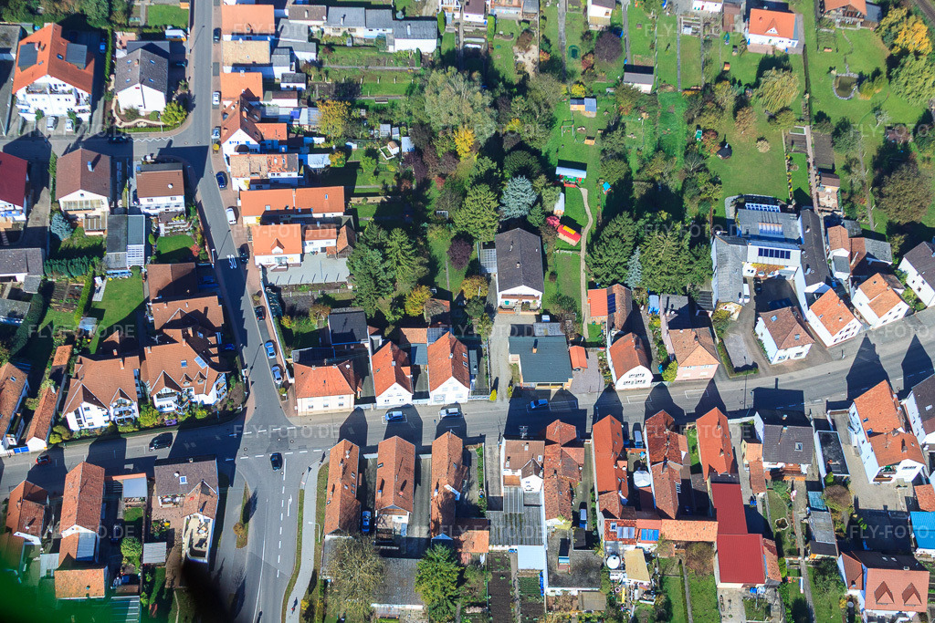 Luftbild: Saarstraße Villa Kunterbunt in Kandel im Bundesland Rheinland-Pfalz in Deutschland. Foto: IMG_34502.jpg vom 26.10.2010 durch Werner Riehm/FLY-FOTO.de