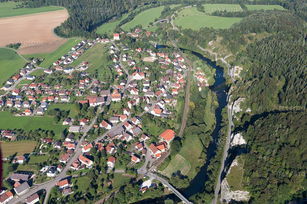 Luftbild: Fluß- Uferbereichen der Donau im Ortsteil Gutenstein in Sigmaringen im Bundesland Baden-Württemberg in Deutschland. Foto: IMG_094209.jpg vom 27.08.2016 durch Werner Riehm/FLY-FOTO.de