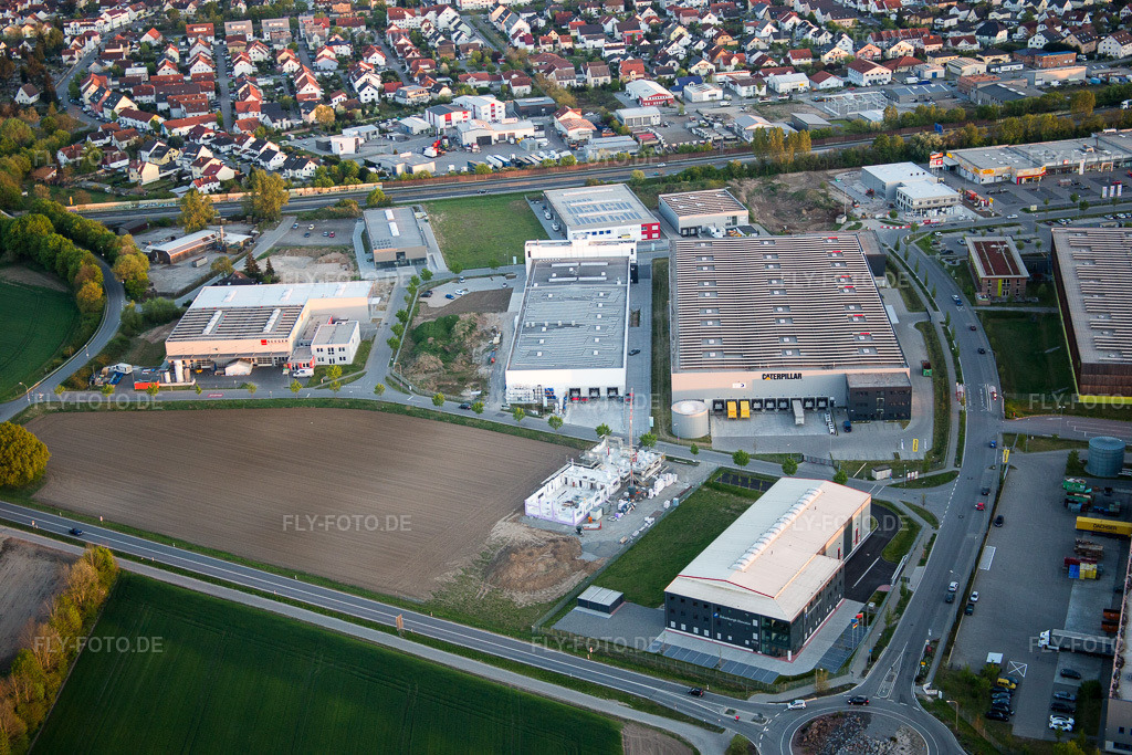 Luftbild: Lagerhallen und Speditionsgebäude von Caterpillar in Lorsch im Bundesland Hessen in Deutschland. Foto: IMG_077910.jpg vom 23.04.2015 durch Werner Riehm/FLY-FOTO.de