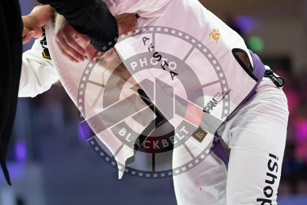 20231109PBB6805 | Fighters compete during the AJP World Professional Championship in the Mubadala Arena in Abu Dhabi, Arab United Emirates, on November 9, 2023.