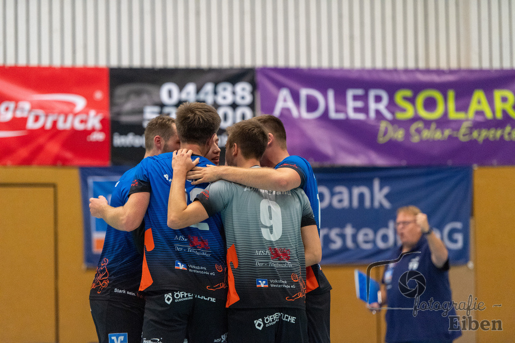 VSG Ammerland-TV Baden | Volleyball-Regionalliga; VSG Ammerland (blau)-TV Baden (weiß) am 19.10.2024; in Bad Zwischenahn (Sporthalle Schullerstraße), Photo: Philip Eiben 2024 - Realisiert mit Pictrs.com