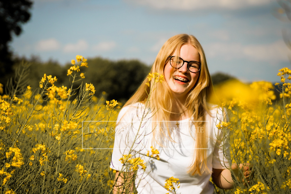 Rapsfeld Mia 2022-105 | lanaschraderfotografie - Realisiert mit Pictrs.com