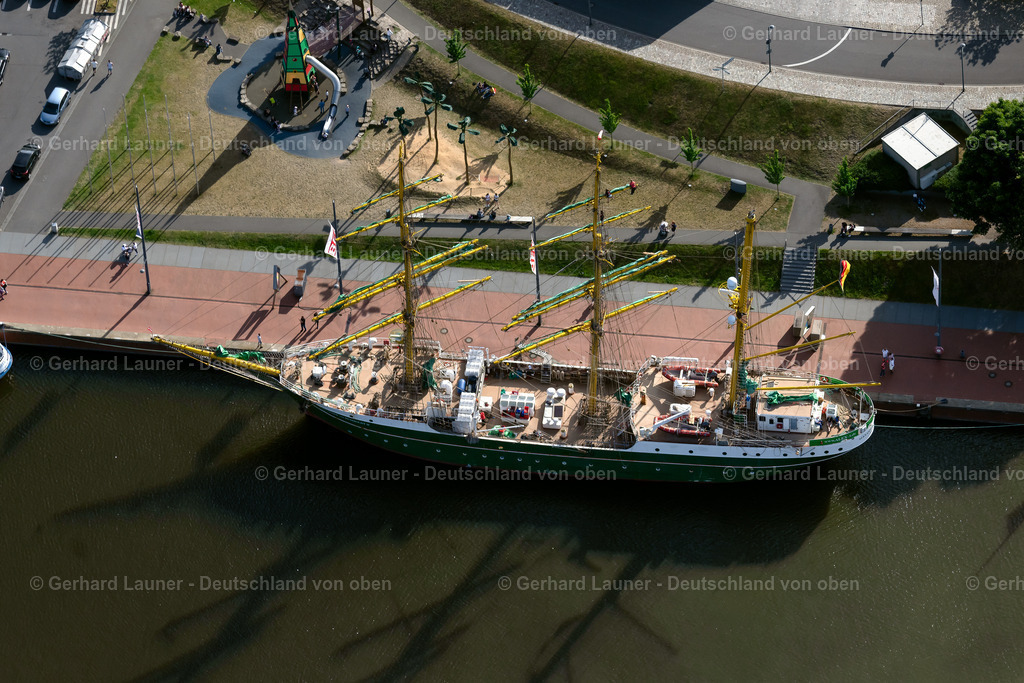 4030262 | BREMERHAVEN 01.06.2020 Segelschiff Großsegler ALEXANDER von HUMBOLDT II im Hafen in Bremerhaven im Bundesland Bremen, Deutschland. Weiterführende Informationen bei: DSST Deutsche Stiftung Sail Training. // Sailboat ALEXANDER von HUMBOLDT II in the harbor in Bremerhaven in the state Bremen, Germany. Further information at: DSST Deutsche Stiftung Sail Training. Foto: Gerhard Launer
