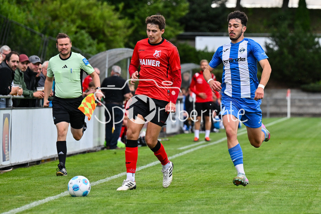 TSV Aindling - FV Illertissen | im Duell Noah MENHART (Aindling 4) und Daniel GERSTMAYER (Illertissen 19) / Verbandspokal Bayern: TSV Aindling - FV Illertissen, TSV Aindling Hauptplatz am 05.08.2025 / Zweikampf