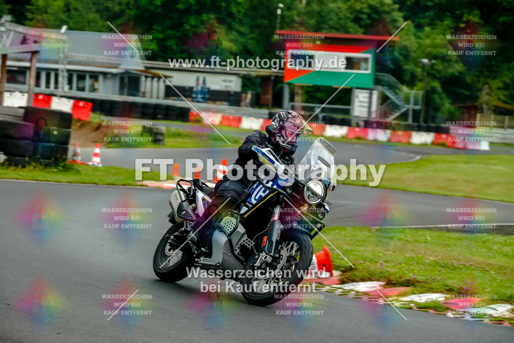 VBK-3585 | Hier findet Ihr Bilder von Touristenfahrten auf der Nürburgring Nordschleife oder von anderen Veranstaltungen die ich besucht habe. Viel Spass beim Durch Schauen 