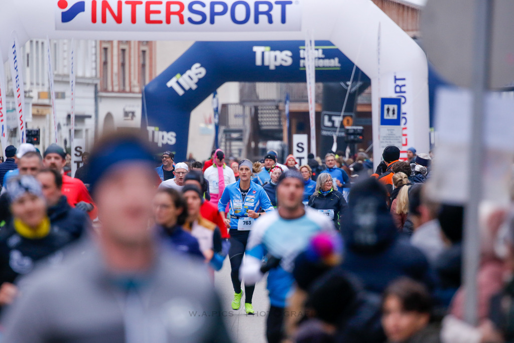 AW_20231231awmac8449 | WELS, 31.12.2023, Sparkasse Silvesterlauf Wels 2023 , Image shows: Photo: WAPICS / Andreas Willdoner