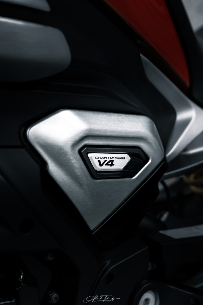 Ducati xDivael V4 | Entdecken Sie die faszinierende Welt von Alexander Tschuncky Arts: Kreative Fotografie, atemberaubende Automobilkunst und hochwertiger Bilderdruck. Lassen Sie sich inspirieren! - Realisiert mit Pictrs.com