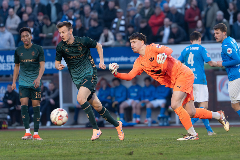 Fußball I Herren I Saison 2025-2026 I Regionalliga Nord I 25. Spieltag I TuS Blau-Weiß Lohne - Werder Bremen II I 5941 | jns.sportfotos - Realisiert mit Pictrs.com