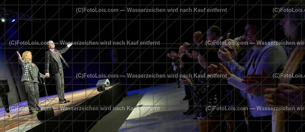 ALP2645_Udo Juergens-STORY_Parker-BeneschFurrer | Hochzeitsfotograf mit dem Blick für´s Wesentliche, Firmung, Erstkommunion, Firmenfeiern, Sportfotoservice, Reproduktionen, Konzertfotografie, Pressefotografie, Luftbildfotografie, Innenarchitektur, Werbefotografie, Sponsoren-Livebildfotografie.