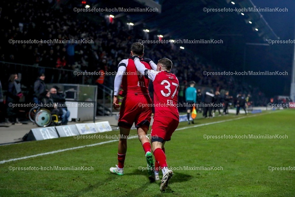 FCVK14022501073 | 14.02.2025, Fußball, FC Viktoria Köln – Alemannia Aachen, 3.Liga, Sportpark Höhenberg, Saison 2024 2025: Torjubel nach dem 2:1 durch Torschütze Lex-Tyger Lobinger (Viktoria Köln #9)DFB regulations prohibit any use of photographs as image sequences and or quasi-video.