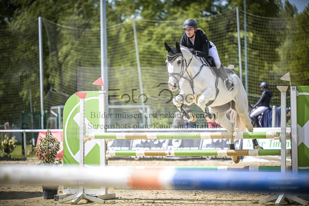DOS_7699 | Entdecke hochwertige Reitturnierfotos von Foto Oger. Professionell, emotional und authentisch – jetzt Lieblingsmomente im Shop bestellen. - Realisiert mit Pictrs.com