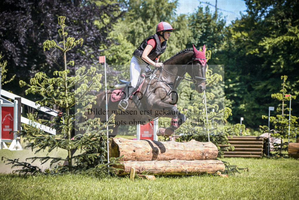 DOS_8940 | Entdecke hochwertige Reitturnierfotos von Foto Oger. Professionell, emotional und authentisch – jetzt Lieblingsmomente im Shop bestellen.Deutschlandweite Turnierfotografie. - Realisiert mit Pictrs.com