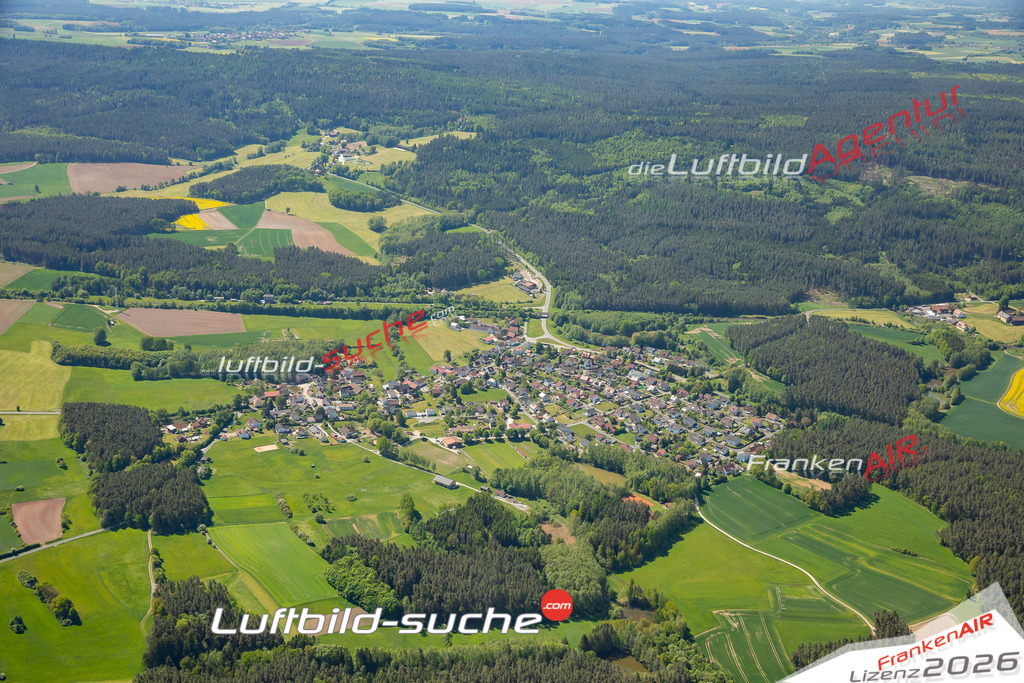 Klassische Luftaufnahme ohne Drohne zeigt:Engelmannsreuth bei Prebitz - Die Luftbildaufnahme wurde 2025 vom UL-Flugzeug heraus erstellt ( keine Drohne ) - Hochauflösende Luftaufnahme -Nicht vergleichbar mit Google Maps oder Satelittenbilder- Die Geschenkidee !Mit Lizenz und Bildrechte bestellbar