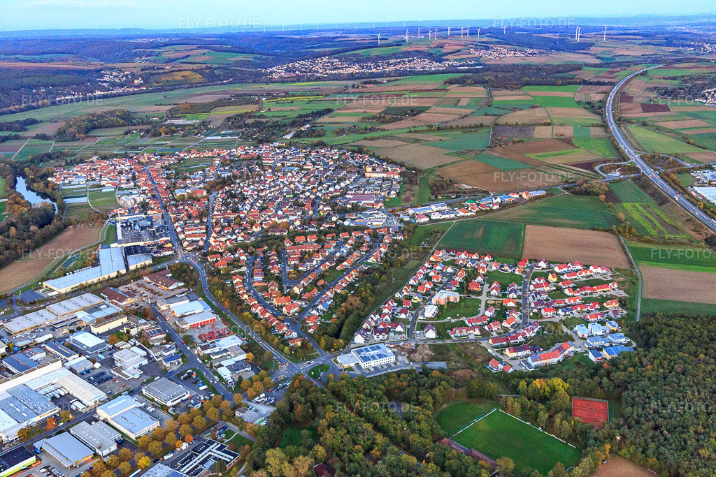 Luftbild: Ortsansicht von Westen in Sennfeld im Bundesland Bayern in Deutschland. Foto: IMG_119520.jpg vom 25.10.2019 durch Werner Riehm/FLY-FOTO.de