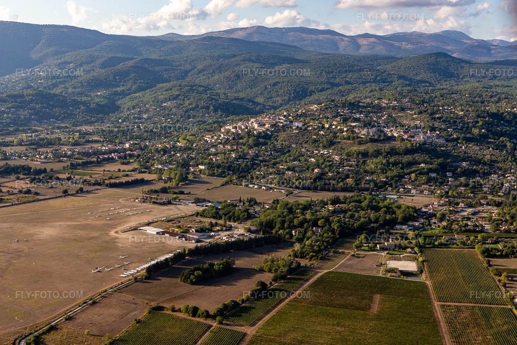 Aerial view: Faience-Tourrettes Airfield in Tourrettes in the state Var, France.Photo: IMG_129416.jpg taken on 09/18/2021 by Werner Riehm/FLY-FOTO.comResolution of the original: 4901 x 3268 px