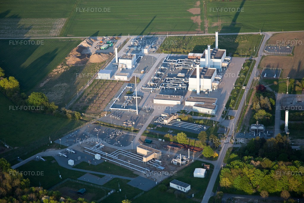 Luftbild: Verdichterstadion und Pumpwerk für Erdgas Open Grid Europe GmbH im Ortsteil Hähnlein in Alsbach-Hähnlein im Ortsteil Allmendfeld in Gernsheim im Bundesland Hessen in Deutschland. Foto: IMG_077749.jpg vom 23.04.2015 durch Werner Riehm/FLY-FOTO.de