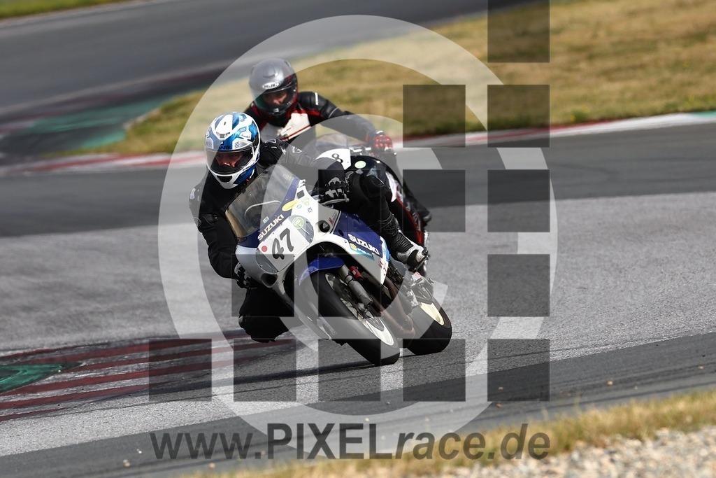 0047-20240912_03155 | Schöne Erinnerungen an spannende Momente - das festzuhalten ist unser Job. PIXELrace.de ist seit 2003 auf den Rennstrecken Europas unterwegs um die Action draußen beim Fahren und die wunderbare Stimmung imm Fahrerlager für euch einzufangen.