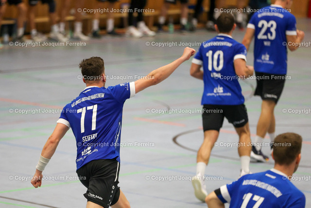 msgvshan_0500 | despor 2022.10.23 HB Männer Oberliga MSG Umstadt/Habitzheim - HSG Hanau II emspor, emonline, despor,  v.l.,  Tom Seifert (MSG Umstadt/Habitzheim) jubelt
 - Realisiert mit Pictrs.com