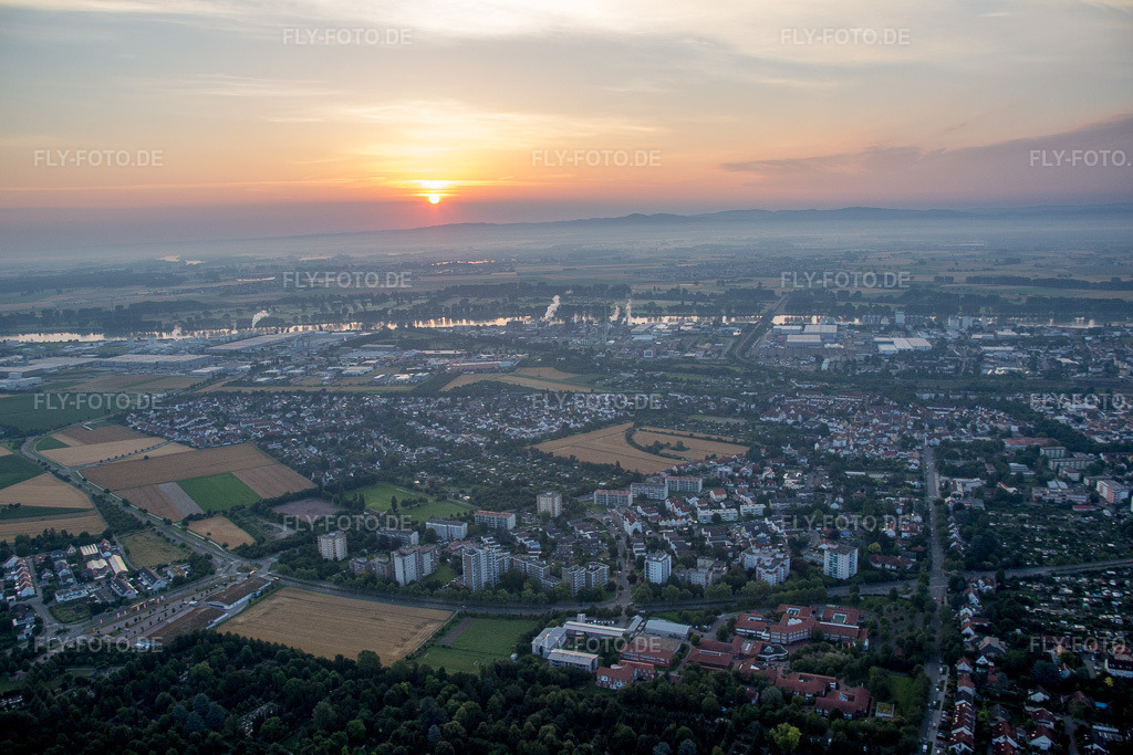 Luftbild: Ortsansicht im Ortsteil Neuhausen in Worms im Bundesland Rheinland-Pfalz in Deutschland. Foto: IMG_091180.jpg vom 07.07.2016 durch Werner Riehm/FLY-FOTO.de