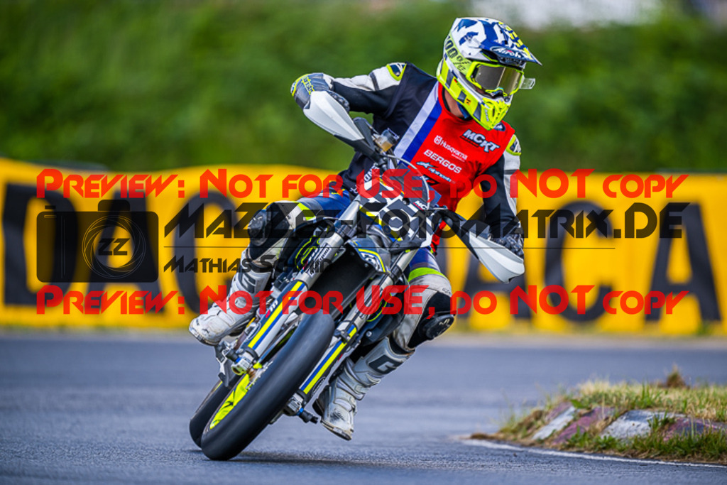 MaZZes_FotoMatrix_220528_2010 | Fotograf Mathias Schmid
Sportfotograf,
Eventfotograf,
Hochzeitsfotograf,
Portraitfotograf