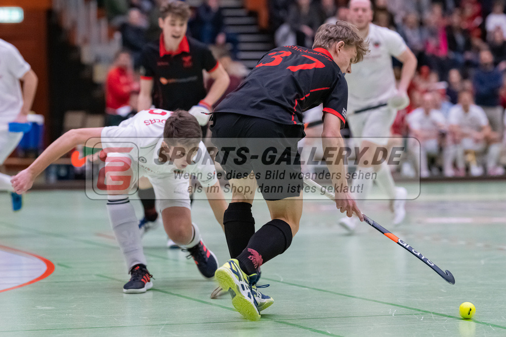 HK_20230113_102679 | 1. Bundesliga ( Halle ) Herren Crefelder HTC - DSD Düsseldorf am 13.1.2023 Crefelder HTC  ( CHTC ) Halle Glockenspitz , Krefeld , Niclas Schickenberg ( DSD Düsseldorf #37 ) , Schröder Mika ( Crefelder HTC #33 )