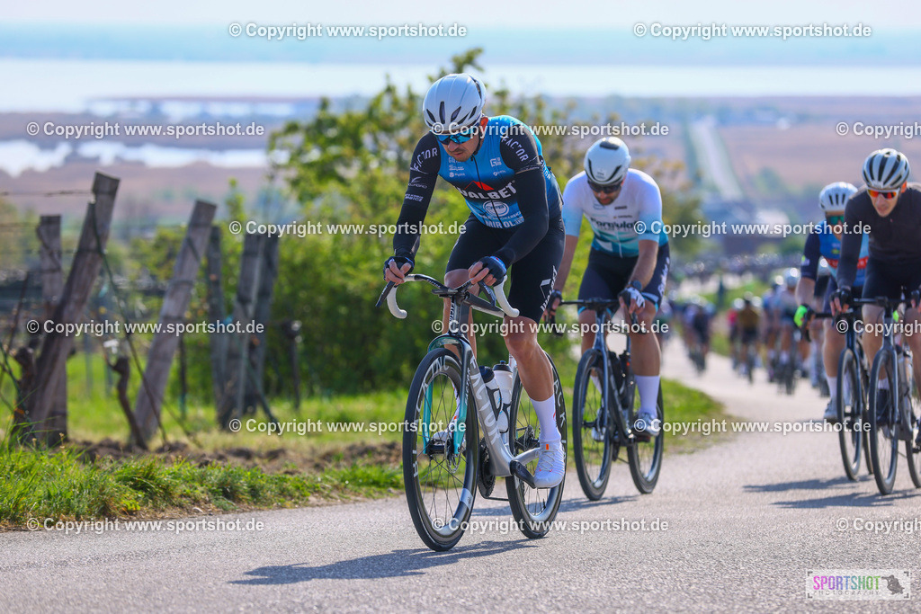 TRA_0453 | Neusiedlersee Radmarathon 2026@sportshot_your_pictrs #yourpictures#roadtowm2029 #nrm #neusiedlerseeradmarathon #neusiedlersee #neusiedlerseetourismus #burgenland #mörbisch #nrm26 #burgenlandtourismus #voglundco #poweredbyburgenlandtourismus #radsport #rad #marathon #ucigranfondo #visitburgenland #ucigranfondoworldseries