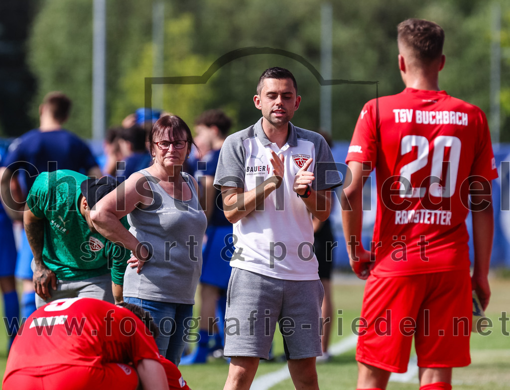 2023-07-08_104_FC_Langengeisling_gegen_TSV_Buchbach | Erding, Deutschland, 08.07.2023:
Fußball, Bezirksliga Oberbayern Ost 2023 / 2024, Testspiel, FC Langengeisling gegen TSV Buchbach, Endergebnis: 0:6

Trainer Alexander Käs (TSV Buchbach)

Foto: Christian Riedel / fotografie-riedel.net