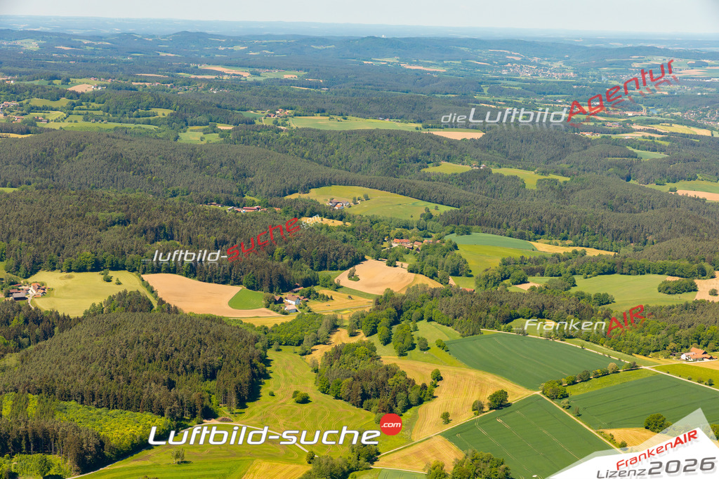 Das Luftbild zeigt : Beucherling Zell - Die Luftaufnahme wurde 2024 vom UL-Flugzeug aus erstellt ( keine Drohne ) - Hochauflösende Luftaufnahme - Für grossformatige Ausdrucke geeignet. Die Geschenkidee !Mit Lizenz und Bildrechte bestellbar