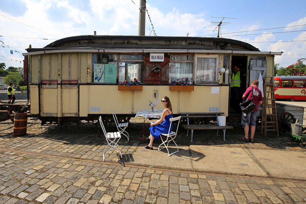 Straßenbahnmuseum Leipzig | Entdecke über 20 Kategorien Leipzig-Motive: Foto-Downloads, hochwertige Poster, Leinwand- & Fine-Art-Prints. Jetzt Lieblingsfoto im Bildlexikon Leipzig Shop bestellen!
