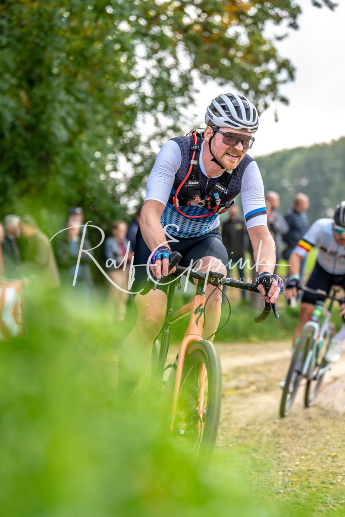 Ralf Eppink Photography 20251012_DSC03572 | Sportfotografie, Eventfotografie, Porträtfotografie, Radsport Fotograf, Triathlon Fotograf, Düsseldorf Fotograf, Köln Fotograf, Actionfotografie, Teamfotografie, Peoplefotografie, Business Portraits, Veranstaltungsfotografie, Reportagefotografie - Realisiert mit Pictrs.com