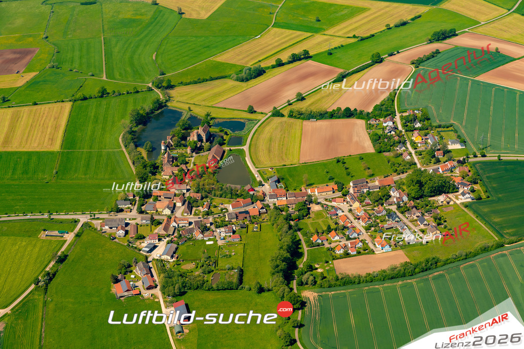 Das Luftbild zeigt : Sommersdorf Burgoberbach - Die Luftaufnahme wurde 2024 vom UL-Flugzeug aus erstellt ( keine Drohne ) - Hochauflösende Luftaufnahme - Für grossformatige Ausdrucke geeignet. Die Geschenkidee !Mit Lizenz und Bildrechte bestellbar