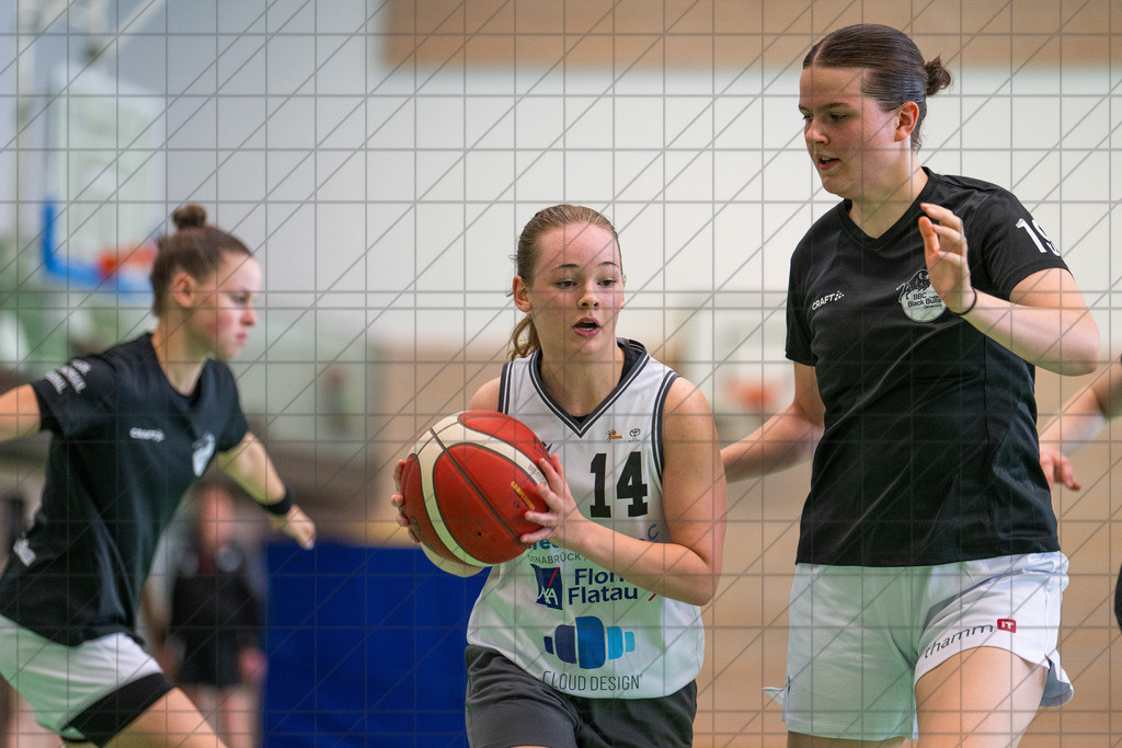 2. DBBL Nord 25/26 | Saisonvorbereitung des BBC Osnabrück | Gesa Temme-Winter und ARLT Carlotta (BBC Osnabrück #19) //  Osnabrück / Deutschland / 26.06.25: 2. DBBL Nord 25/26 | Saisonvorbereitung des BBC Osnabrück //   CREDIT:www.bullenfotos.de, Martin König, Hörner Weg 40, D-49078 Osnabrück, +4917663732967 // Nutzung und Weitergabe nur zu den vereinbarten Zwecken. Presseanfragen an Ersteller. Alle Rechte beim Ersteller. Honorierung nach MFM. - Realisiert mit Pictrs.com