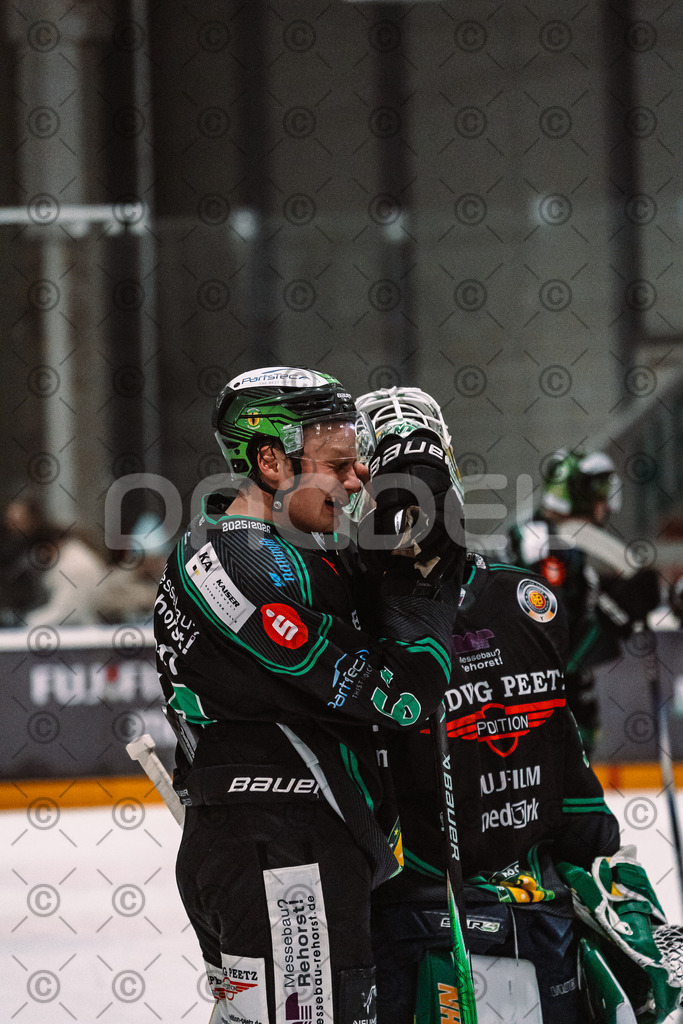 Alligators_vs_Erding_12_12_2025-203 | Höchstadt Alligators Fotogalerie: Eishockey-Action aus Franken. Professionelle Spielfotos, Portraits & Stadionbilder zum Download. Jetzt entdecken! - Realisiert mit Pictrs.com
