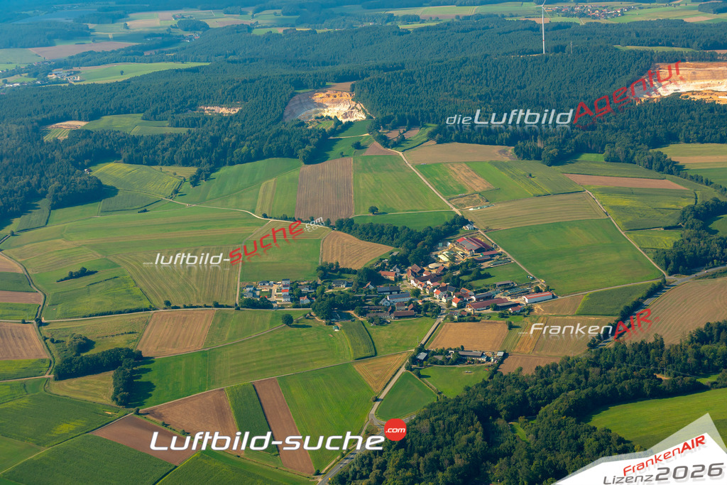 Das Luftbild zeigt : Kainsricht Gebenbach - Die Luftaufnahme wurde 2024 vom UL-Flugzeug aus erstellt ( keine Drohne ) - Hochauflösende Luftaufnahme - Für grossformatige Ausdrucke geeignet. Die Geschenkidee !Mit Lizenz und Bildrechte bestellbar