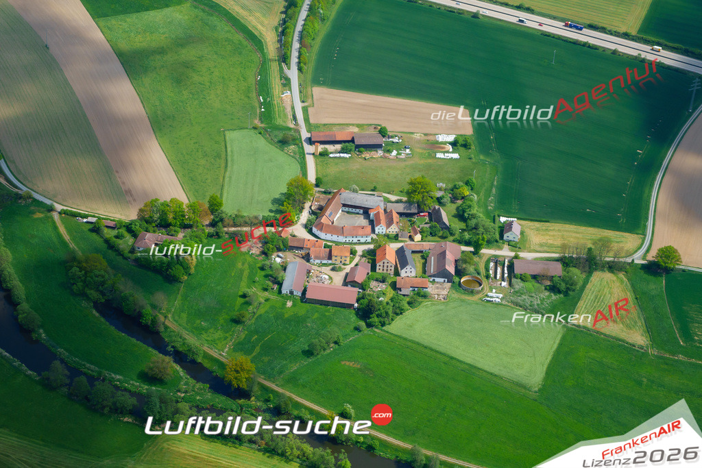 Die Luftaufnahme Au - Pirk wurde vom UL-Flugzeug (keine Drohne) aus fotografiert.Hohe Druck- Auflösung-die Geschenkidee!