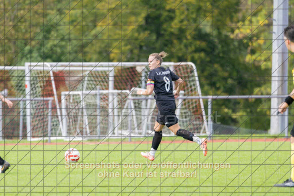 20250928_144127_0613 | #,1.FC Donzdorf (schwarz) vs. TV Derendingen (rot), Fussball, Frauen-Verbandsliga Württemberg, 03. Spieltag, Saison 2025/2026, Rasenplatz Lautertal Stadion, Süßener Straße 16, 73072 Donzdorf, 28.09.2025 - 13:00 Uhr,Foto: PhotoPeet-Sportfotografie/Peter Harich
