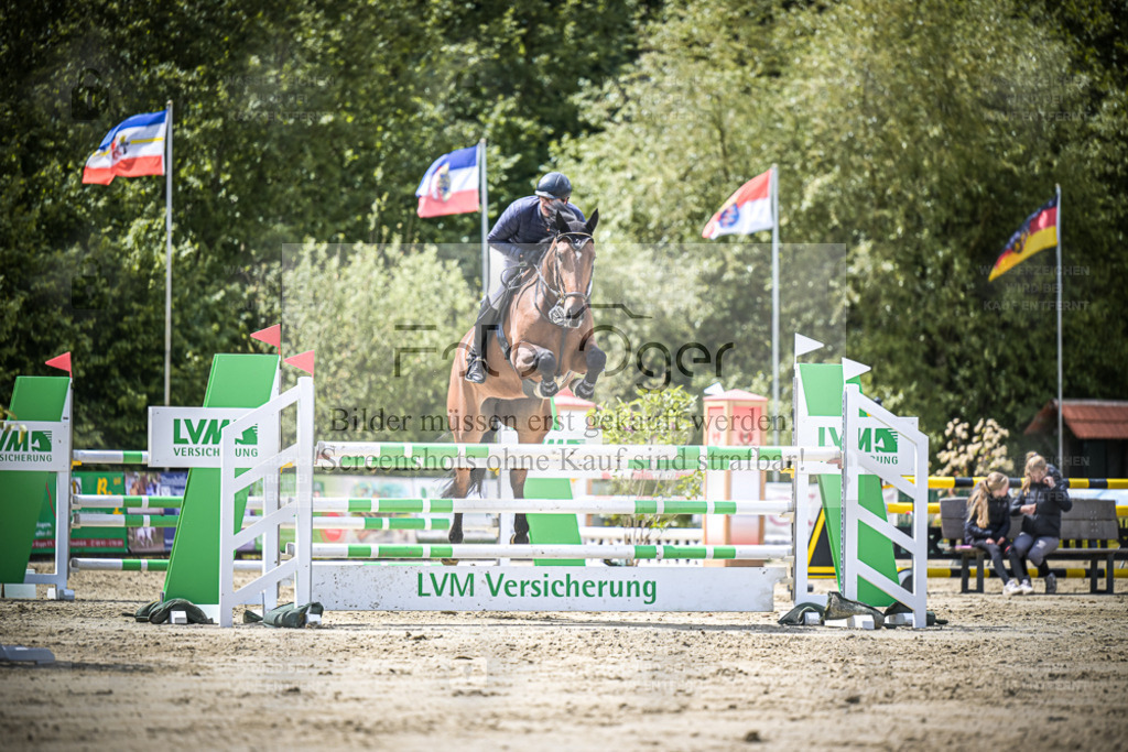 DOS_6019 | Entdecke hochwertige Reitturnierfotos von Foto Oger. Professionell, emotional und authentisch – jetzt Lieblingsmomente im Shop bestellen. - Realisiert mit Pictrs.com