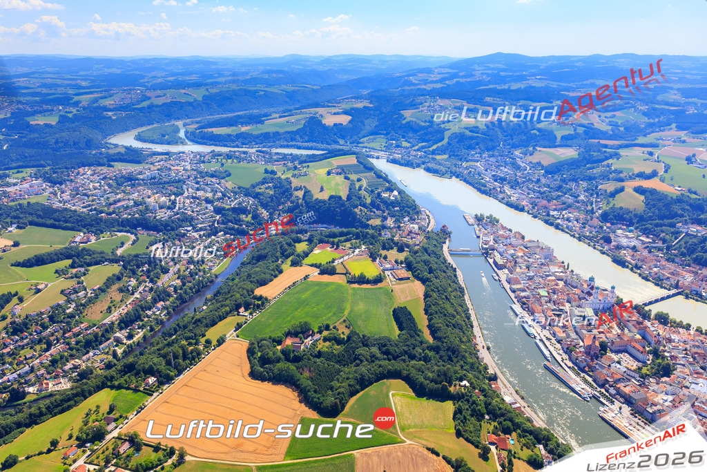 Die Luftaufnahme Hacklberg - Passau wurde 2017 mittels Flugzeug (keine Drohne) erstellt. Perfekte Schärfe und Druck- Auflösung- Garantiert!