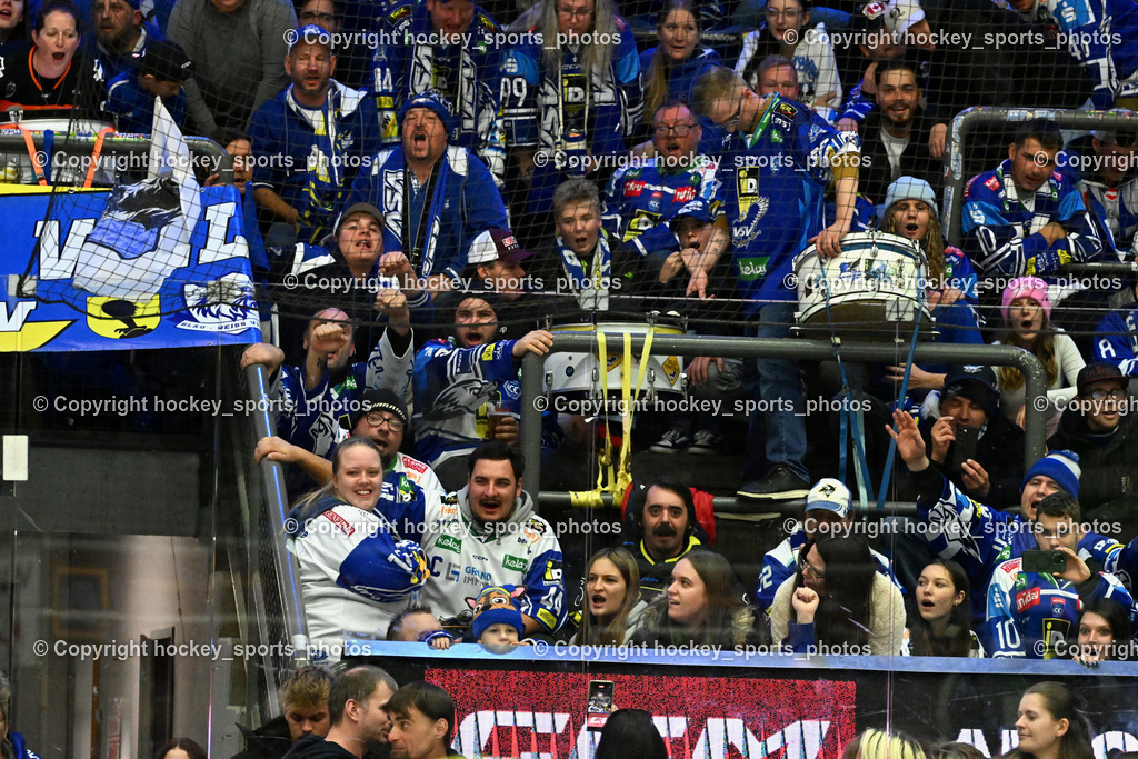 EC IDM WÄRMEPUMPEN VSV vs. Vienna Capitals | EC VSV Fanclub, EC IDM WÄRMEPUMPEN VSV vs. Vienna Capitals, EC IDM WÄRMEPUMPEN VSV vs. Vienna Capitals am 16.11.2025 in Villach (Stadthalle Villach), Austria, (Photo by Bernd Stefan)