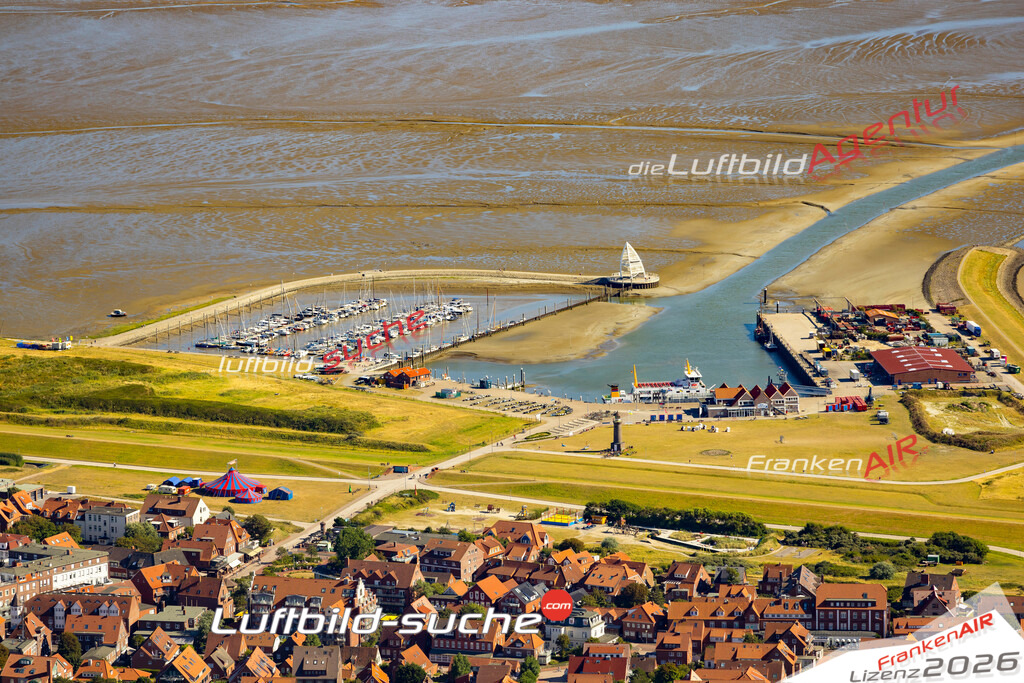 Aktuelles Luftbild von Hafen Juist - Die Luftaufnahme wurde 2022 mittels UL-Flugzeug erstellt ( keine Drohne ) - hochauflösende Kamera-Systeme von  Canon -Beste Qualität - Für grossformatige Ausdrucke geeignet. Die Geschenkidee !