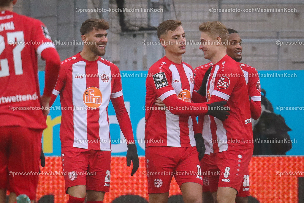 RWE06012401007 | 06.01.2024, Essen, Fußball, Herren, Stadion an der Hafenstraße, Testspiel, Rot-Weiss Essen – 1. FC Köln:  Torjubel nach dem 1:0 durch Marvin Obuz (Rot-Weiss Essen). 
DFB regulations prohibit any use of photographs as image sequences and or quasi-video.
