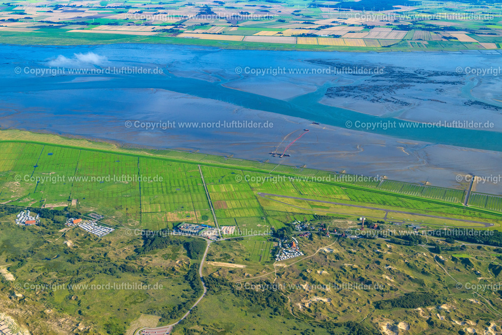 Norderney_ELS_9622160823 | NORDERNEY 16.08.2023 Grasflächen- Strukturen einer Salzwiesen- Landschaft auf der Südseite der Insel Norderney im Bundesland Niedersachsen, Deutschland. // Grassland structures of a salt marsh landscape on the south side of the island of Norderney in the state of Lower Saxony, Germanyy. Foto: Martin Elsen